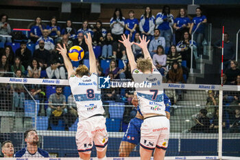 2024-03-24 - MONSTER BLOCK AGUSTIN LOSER AND FERRE REGGERS (POWERVOLLEY MILANO) - PLAYOFF - ALLIANZ MILANO VS GAS SALES BLUENERGY PIACENZA - SUPERLEAGUE SERIE A - VOLLEYBALL