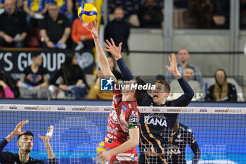 2024-03-10 - Simone Giannelli of Sir Susa Vim Perugia during the match between Rana Verona and SIR Susa Vim Perugia, second match of Quarterfinals Playoff series of the SuperLega Italian Volleyball Championship 2023/2024, at Pala AGSM-AIM in Verona, Italy on March 10, 2024. - PLAYOFF - RANA VERONA VS SIR SUSA VIM PERUGIA - SUPERLEAGUE SERIE A - VOLLEYBALL