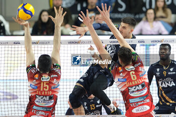 2024-03-10 - Attack of Aleks Grozdanov of Rana Verona during the match between Rana Verona and SIR Susa Vim Perugia, second match of Quarterfinals Playoff series of the SuperLega Italian Volleyball Championship 2023/2024, at Pala AGSM-AIM in Verona, Italy on March 10, 2024. - PLAYOFF - RANA VERONA VS SIR SUSA VIM PERUGIA - SUPERLEAGUE SERIE A - VOLLEYBALL
