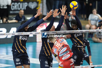 2024-03-10 - Block of Noumory Keita of Rana Verona during the match between Rana Verona and SIR Susa Vim Perugia, second match of Quarterfinals Playoff series of the SuperLega Italian Volleyball Championship 2023/2024, at Pala AGSM-AIM in Verona, Italy on March 10, 2024. - PLAYOFF - RANA VERONA VS SIR SUSA VIM PERUGIA - SUPERLEAGUE SERIE A - VOLLEYBALL