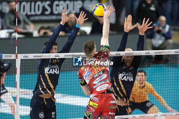 2024-03-10 - Block of Luca Spirito of Rana Verona \during the match between Rana Verona and SIR Susa Vim Perugia, second match of Quarterfinals Playoff series of the SuperLega Italian Volleyball Championship 2023/2024, at Pala AGSM-AIM in Verona, Italy on March 10, 2024. - PLAYOFF - RANA VERONA VS SIR SUSA VIM PERUGIA - SUPERLEAGUE SERIE A - VOLLEYBALL
