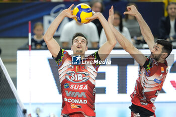 2024-03-10 - Set of Simone Giannelli of Sir Susa Vim Perugia during the match between Rana Verona and SIR Susa Vim Perugia, second match of Quarterfinals Playoff series of the SuperLega Italian Volleyball Championship 2023/2024, at Pala AGSM-AIM in Verona, Italy on March 10, 2024. - PLAYOFF - RANA VERONA VS SIR SUSA VIM PERUGIA - SUPERLEAGUE SERIE A - VOLLEYBALL