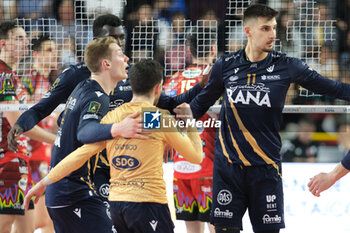2024-03-10 - Rana Verona team celebrates after scores a point during the match between Rana Verona and SIR Susa Vim Perugia, second match of Quarterfinals Playoff series of the SuperLega Italian Volleyball Championship 2023/2024, at Pala AGSM-AIM in Verona, Italy on March 10, 2024. - PLAYOFF - RANA VERONA VS SIR SUSA VIM PERUGIA - SUPERLEAGUE SERIE A - VOLLEYBALL
