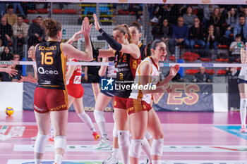 2024-03-10 - Sofia Valoppi, Erblira Bici, Marta Bechis and Courtney Rose Schwan (Aeroitalia SMI Roma Volley) during the 24th round of the Serie A1 Women's Volleyball Championship between Roma Aeroitalia SMI Roma Volley and ITAS Trentino on 10 march 2024 at the Palazzetto dello Sport in Rome - VOLLEY SERIE A1 - AEROITALIA SMI ROMA VOLLEY VS. ITAS TRENTINO - SUPERLEAGUE SERIE A - VOLLEYBALL
