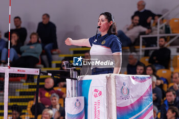 2024-03-10 - Referee during the 24th round of the Serie A1 Women's Volleyball Championship between Roma Aeroitalia SMI Roma Volley and ITAS Trentino on 10 march 2024 at the Palazzetto dello Sport in Rome - VOLLEY SERIE A1 - AEROITALIA SMI ROMA VOLLEY VS. ITAS TRENTINO - SUPERLEAGUE SERIE A - VOLLEYBALL