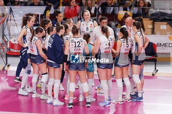 2024-03-10 - Team ITAS Trentino during the 24th round of the Serie A1 Women's Volleyball Championship between Roma Aeroitalia SMI Roma Volley and ITAS Trentino on 10 march 2024 at the Palazzetto dello Sport in Rome - VOLLEY SERIE A1 - AEROITALIA SMI ROMA VOLLEY VS. ITAS TRENTINO - SUPERLEAGUE SERIE A - VOLLEYBALL