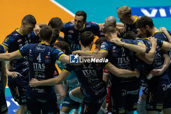 2024-04-03 - Players of Trentino Volley during the Playoff Semifinal game2 Serie A1 Men's Volleyball Championship between Mint Vero Volley Monza vs Itas Trentino at Opiquad Arena, Monza, Italy on April 3, 2023 - PLAYOFF - MINT VERO VOLLEY MONZA VS ITAS TRENTINO - SUPERLEAGUE SERIE A - VOLLEYBALL