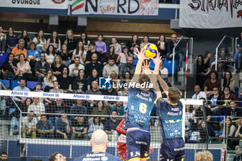 2024-04-03 - MONSTER BLOCK PAOLO PORRO AND MARCO VITELLI (POWERVOLLEY MILANO) - PLAYOFF - ALLIANZ MILANO VS SIR SUSA VIM PERUGIA - SUPERLEAGUE SERIE A - VOLLEYBALL