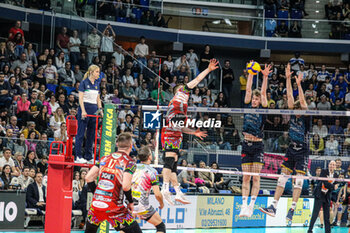 2024-04-03 - MONSTER BLOCK FERRE REGGERS AND AGUSTIN LOSER (POWERVOLLEY MILANO) - PLAYOFF - ALLIANZ MILANO VS SIR SUSA VIM PERUGIA - SUPERLEAGUE SERIE A - VOLLEYBALL