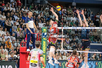 2024-04-11 - KAMIL SEMENIUK (SIR SUSA VIM PERUGIA) AND MONSTER BLOCK FERRE REGGERS (POWERVOLLEY MILANO) - PLAYOFF - ALLIANZ MILANO VS SIR SUSA VIM PERUGIA - SUPERLEAGUE SERIE A - VOLLEYBALL