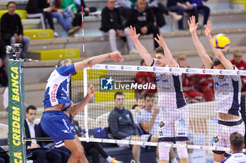 2024-04-03 - Gas Sales Bluenergy Piacenza attack - PLAYOFF 5° POSTO - CISTERNA VOLLEY VS GAS SALES BLUENERGY PIACENZA - SUPERLEAGUE SERIE A - VOLLEYBALL