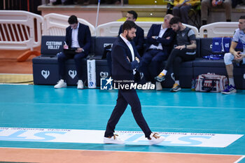 2024-04-03 - head coach Guillermo Falasca (Cisterna Volley) - PLAYOFF 5° POSTO - CISTERNA VOLLEY VS GAS SALES BLUENERGY PIACENZA - SUPERLEAGUE SERIE A - VOLLEYBALL