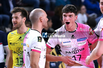 2024-04-03 - Celebrations of players of Pallavolo Padova during Rana Verona and Pallavolo Padova game in the Volleyball - Superleague Serie A - Playoff 5° Posto 2023/2024 at Pala AGSM di Verona, Italy on April 3, 2024. - PLAYOFF 5° POSTO - RANA VERONA VS PALLAVOLO PADOVA - SUPERLEAGUE SERIE A - VOLLEYBALL