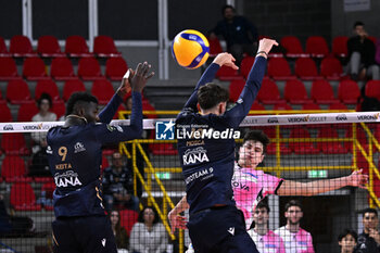 2024-04-03 - Actions game and players' images between Rana Verona and Pallavolo Padova in the Volleyball - Superleague Serie A - Playoff 5° Posto 2023/2024 at Pala AGSM di Verona, Italy on April 3, 2024. - PLAYOFF 5° POSTO - RANA VERONA VS PALLAVOLO PADOVA - SUPERLEAGUE SERIE A - VOLLEYBALL