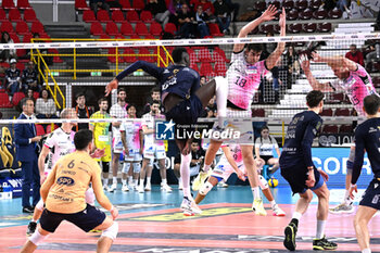 2024-04-03 - Actions game and players' images between Rana Verona and Pallavolo Padova in the Volleyball - Superleague Serie A - Playoff 5° Posto 2023/2024 at Pala AGSM di Verona, Italy on April 3, 2024. - PLAYOFF 5° POSTO - RANA VERONA VS PALLAVOLO PADOVA - SUPERLEAGUE SERIE A - VOLLEYBALL
