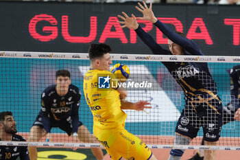 13/04/2024 - Block of Lorenzo Cortesia of Rana Verona during the match between Rana Verona and Valsa Group Modena, qualifications pool of playoff Challenge Cup of Superlega Italian Volleball Championship 2023/2024 at Pala AGSM-AIM on April 13, 2024, Verona, Italy. - PLAYOFF 5° POSTO - RANA VERONA VS VALSA GROUP MODENA - SUPERLEGA SERIE A - VOLLEY