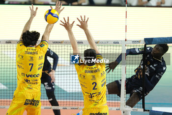 2024-04-13 - Attack of Noumory Keita of Rana Verona during the match between Rana Verona and Valsa Group Modena, qualifications pool of playoff Challenge Cup of Superlega Italian Volleball Championship 2023/2024 at Pala AGSM-AIM on April 13, 2024, Verona, Italy. - PLAYOFF 5° POSTO - RANA VERONA VS VALSA GROUP MODENA - SUPERLEAGUE SERIE A - VOLLEYBALL