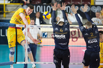 2024-04-13 - Spike of Maksim Sapozhkov of Valsa Group Modena during the match between Rana Verona and Valsa Group Modena, qualifications pool of playoff Challenge Cup of Superlega Italian Volleball Championship 2023/2024 at Pala AGSM-AIM on April 13, 2024, Verona, Italy. - PLAYOFF 5° POSTO - RANA VERONA VS VALSA GROUP MODENA - SUPERLEAGUE SERIE A - VOLLEYBALL
