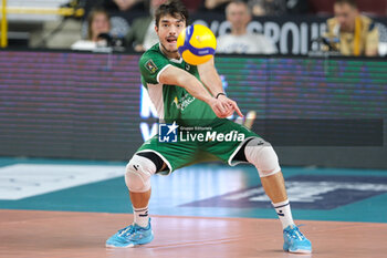 2024-04-13 - Bump of Filippo Federici of Valsa Group Modena in action during the match between Rana Verona and Valsa Group Modena, qualifications pool of playoff Challenge Cup of Superlega Italian Volleball Championship 2023/2024 at Pala AGSM-AIM on April 13, 2024, Verona, Italy. - PLAYOFF 5° POSTO - RANA VERONA VS VALSA GROUP MODENA - SUPERLEAGUE SERIE A - VOLLEYBALL