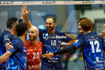 2024-04-28 - Exultation of Players of Mint Vero Volley Monza during the game4 of Final SuperLega Italian Volleyball Championship between Mint Vero Volley Monza vs Sir Safety Susa Perugia at Opiquad Arena, Monza, Italy on April 28, 2024
 - PLAYOFF - FINAL - MINT VERO VOLLEY MONZA VS SIR SUSA VIM PERUGIA - SUPERLEAGUE SERIE A - VOLLEYBALL