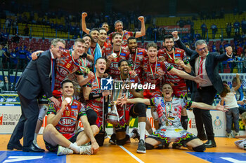 2024-04-28 - Exultation Players of Sir Safety Perugia during awards ceremony of Final SuperLega Italian Volleyball Championship between Mint Vero Volley Monza vs Sir Safety Susa Perugia at Opiquad Arena, Monza, Italy on April 28, 2024 - PLAYOFF - FINAL - MINT VERO VOLLEY MONZA VS SIR SUSA VIM PERUGIA - SUPERLEAGUE SERIE A - VOLLEYBALL