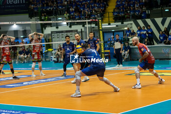 2024-04-28 - Stephen Maar (Vero Volley Monza) on defense during the game4 of Final SuperLega Italian Volleyball Championship between Mint Vero Volley Monza vs Sir Safety Susa Perugia at Opiquad Arena, Monza, Italy on April 28, 2024
 - PLAYOFF - FINAL - MINT VERO VOLLEY MONZA VS SIR SUSA VIM PERUGIA - SUPERLEAGUE SERIE A - VOLLEYBALL