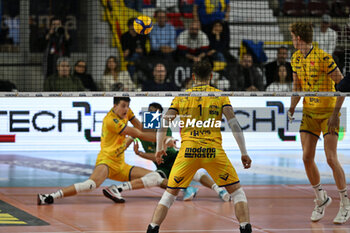 22/04/2024 - Brino Mossa of Valsa Group Modena during the match between Rana Verona and Valsa Group Modena, qualifications semifinal of playoff Challenge Cup of Superlega Italian Volleball Championship 2023/2024 at Pala AGSM-AIM on April 22, 2024, Verona, Italy. - PLAYOFF 5° POSTO - RANA VERONA VS VALSA GROUP MODENA - SUPERLEGA SERIE A - VOLLEY