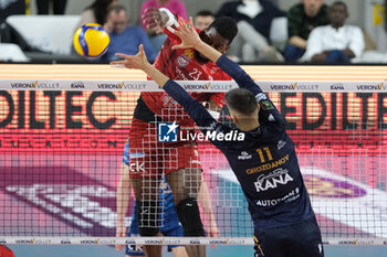 2024-04-27 - Attack of Marlon Yant of Cucine Lube Civitanova during the match between Rana Verona and Cucine Lube Civitanova, final match of playoff Challenge Cup of Superlega Italian Volleball Championship 2023/2024 at Pala AGSM-AIM on April 27, 2024, Verona, Italy. - PLAYOFF 5 POSTO - FINALS - RANA VERONA VS CUCINE LUBE CIVITANOVA - SUPERLEAGUE SERIE A - VOLLEYBALL