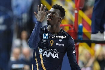 27/04/2024 - Noumory Keita of Rana Verona celebrates after scores a point during the match between Rana Verona and Cucine Lube Civitanova, final match of playoff Challenge Cup of Superlega Italian Volleball Championship 2023/2024 at Pala AGSM-AIM on April 27, 2024, Verona, Italy. - PLAYOFF 5 POSTO - FINALS - RANA VERONA VS CUCINE LUBE CIVITANOVA - SUPERLEGA SERIE A - VOLLEY