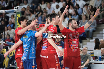 2024-04-27 - Cucine Lube Civitanova Team celebrates after scores a point during the match between Rana Verona and Cucine Lube Civitanova, final match of playoff Challenge Cup of Superlega Italian Volleball Championship 2023/2024 at Pala AGSM-AIM on April 27, 2024, Verona, Italy. - PLAYOFF 5 POSTO - FINALS - RANA VERONA VS CUCINE LUBE CIVITANOVA - SUPERLEAGUE SERIE A - VOLLEYBALL