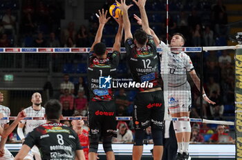 2024-09-28 - Chinenyeze Barthelemy - Lagumdzija Adis Wall ( Cucine Lube Civitanova ) - CUCINE LUBE CIVITANOVA VS SONEPAR PADOVA - SUPERLEAGUE SERIE A - VOLLEYBALL