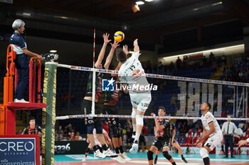 2024-09-28 - Attack Luca Porro (Sonepar Padova) - CUCINE LUBE CIVITANOVA VS SONEPAR PADOVA - SUPERLEAGUE SERIE A - VOLLEYBALL