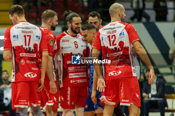 2024-10-05 - Players of Gas Sales Piacenza during Serie A1 Men's Volleyball Championship between Mint Vero Volley Monza vs Gas Sales Piacenza at Opiquad Arena, Monza, Italy on October 5, 2024 - VERO VOLLEY MONZA VS GAS SALES BLUENERGY PIACENZA - SUPERLEAGUE SERIE A - VOLLEYBALL