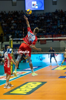 2024-10-05 - Romano Yuri (Gas Sales Bluenergy Piacenza) during Serie A1 Men's Volleyball Championship between Mint Vero Volley Monza vs Gas Sales Piacenza at Opiquad Arena, Monza, Italy on October 5, 2024 - VERO VOLLEY MONZA VS GAS SALES BLUENERGY PIACENZA - SUPERLEAGUE SERIE A - VOLLEYBALL