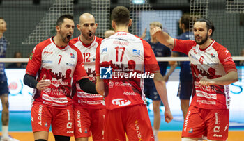 2024-10-05 - Players of Gas Sales Piacenza during Serie A1 Men's Volleyball Championship between Mint Vero Volley Monza vs Gas Sales Piacenza at Opiquad Arena, Monza, Italy on October 5, 2024 - VERO VOLLEY MONZA VS GAS SALES BLUENERGY PIACENZA - SUPERLEAGUE SERIE A - VOLLEYBALL