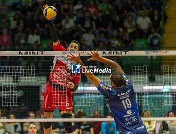 2024-10-05 - Maar Stephen (Gas Sales Bluenergy Piacenza) during Serie A1 Men's Volleyball Championship between Mint Vero Volley Monza vs Gas Sales Piacenza at Opiquad Arena, Monza, Italy on October 5, 2024 - VERO VOLLEY MONZA VS GAS SALES BLUENERGY PIACENZA - SUPERLEAGUE SERIE A - VOLLEYBALL