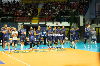 2024-10-05 - Players of Mint Vero Volley Monza during Serie A1 Men's Volleyball Championship between Mint Vero Volley Monza vs Gas Sales Piacenza at Opiquad Arena, Monza, Italy on October 5, 2024 - VERO VOLLEY MONZA VS GAS SALES BLUENERGY PIACENZA - SUPERLEAGUE SERIE A - VOLLEYBALL