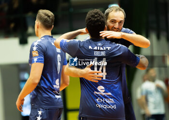 2024-10-05 - Gabriele Di Martino (Mint Vero Volley Monza) and Fernando Kreling (Mint Vero Volley Monza) during Serie A1 Men's Volleyball Championship between Mint Vero Volley Monza vs Gas Sales Piacenza at Opiquad Arena, Monza, Italy on October 5, 2024 - VERO VOLLEY MONZA VS GAS SALES BLUENERGY PIACENZA - SUPERLEAGUE SERIE A - VOLLEYBALL