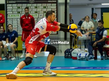 2024-10-05 - Maar Stephen (Gas Sales Bluenergy Piacenza) during Serie A1 Men's Volleyball Championship between Mint Vero Volley Monza vs Gas Sales Piacenza at Opiquad Arena, Monza, Italy on October 5, 2024 - VERO VOLLEY MONZA VS GAS SALES BLUENERGY PIACENZA - SUPERLEAGUE SERIE A - VOLLEYBALL