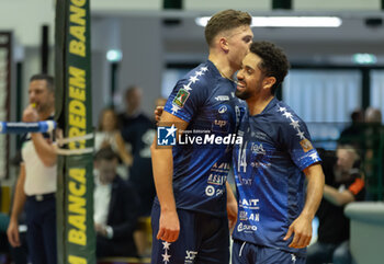 2024-10-05 - Arthur Szwarc(Mint Vero Volley Monza) and Fernando Kreling (Mint Vero Volley Monza) during Serie A1 Men's Volleyball Championship between Mint Vero Volley Monza vs Gas Sales Piacenza at Opiquad Arena, Monza, Italy on October 5, 2024 - VERO VOLLEY MONZA VS GAS SALES BLUENERGY PIACENZA - SUPERLEAGUE SERIE A - VOLLEYBALL