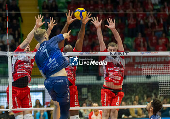 2024-10-05 - Luka Marttila (Mint Vero Volley Monza) during Serie A1 Men's Volleyball Championship between Mint Vero Volley Monza vs Gas Sales Piacenza at Opiquad Arena, Monza, Italy on October 5, 2024 - VERO VOLLEY MONZA VS GAS SALES BLUENERGY PIACENZA - SUPERLEAGUE SERIE A - VOLLEYBALL