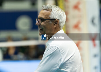 2024-10-05 - Andrea Anastasi Head Coach Gas Sales Piacenza during Serie A1 Men's Volleyball Championship between Mint Vero Volley Monza vs Gas Sales Piacenza at Opiquad Arena, Monza, Italy on October 5, 2024 - VERO VOLLEY MONZA VS GAS SALES BLUENERGY PIACENZA - SUPERLEAGUE SERIE A - VOLLEYBALL