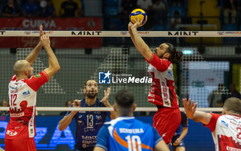 2024-10-05 - Brizard Antoine (Gas Sales Bluenergy Piacenza) during Serie A1 Men's Volleyball Championship between Mint Vero Volley Monza vs Gas Sales Piacenza at Opiquad Arena, Monza, Italy on October 5, 2024 - VERO VOLLEY MONZA VS GAS SALES BLUENERGY PIACENZA - SUPERLEAGUE SERIE A - VOLLEYBALL