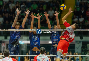 2024-10-05 - Romano Yuri (Gas Sales Bluenergy Piacenza) during Serie A1 Men's Volleyball Championship between Mint Vero Volley Monza vs Gas Sales Piacenza at Opiquad Arena, Monza, Italy on October 5, 2024 - VERO VOLLEY MONZA VS GAS SALES BLUENERGY PIACENZA - SUPERLEAGUE SERIE A - VOLLEYBALL