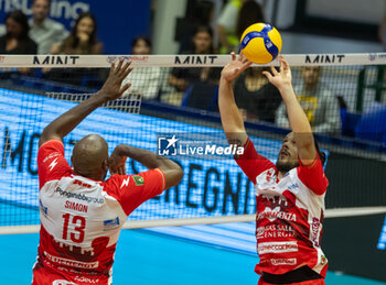 2024-10-05 - Brizard Antoine (Gas Sales Bluenergy Piacenza) during Serie A1 Men's Volleyball Championship between Mint Vero Volley Monza vs Gas Sales Piacenza at Opiquad Arena, Monza, Italy on October 5, 2024 - VERO VOLLEY MONZA VS GAS SALES BLUENERGY PIACENZA - SUPERLEAGUE SERIE A - VOLLEYBALL