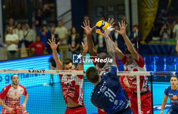 2024-10-05 - Arthur Szwarc(Mint Vero Volley Monza) during Serie A1 Men's Volleyball Championship between Mint Vero Volley Monza vs Gas Sales Piacenza at Opiquad Arena, Monza, Italy on October 5, 2024 - VERO VOLLEY MONZA VS GAS SALES BLUENERGY PIACENZA - SUPERLEAGUE SERIE A - VOLLEYBALL