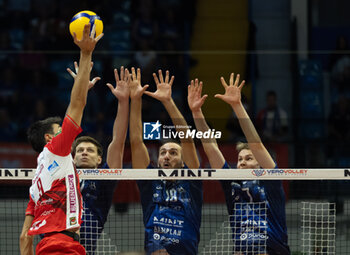 2024-10-05 - Mandiraci Ramazan Efe (Gas Sales Bluenergy Piacenza) during Serie A1 Men's Volleyball Championship between Mint Vero Volley Monza vs Gas Sales Piacenza at Opiquad Arena, Monza, Italy on October 5, 2024 - VERO VOLLEY MONZA VS GAS SALES BLUENERGY PIACENZA - SUPERLEAGUE SERIE A - VOLLEYBALL