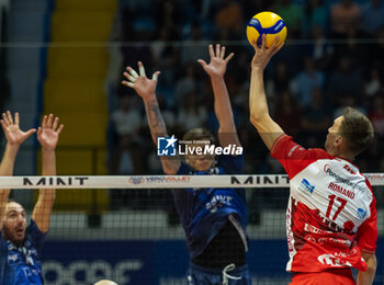 2024-10-05 - Romano Yuri (Gas Sales Bluenergy Piacenza) during Serie A1 Men's Volleyball Championship between Mint Vero Volley Monza vs Gas Sales Piacenza at Opiquad Arena, Monza, Italy on October 5, 2024 - VERO VOLLEY MONZA VS GAS SALES BLUENERGY PIACENZA - SUPERLEAGUE SERIE A - VOLLEYBALL