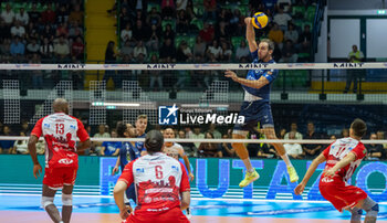 2024-10-05 - Gabriele Di Martino (Mint Vero Volley Monza) during Serie A1 Men's Volleyball Championship between Mint Vero Volley Monza vs Gas Sales Piacenza at Opiquad Arena, Monza, Italy on October 5, 2024 - VERO VOLLEY MONZA VS GAS SALES BLUENERGY PIACENZA - SUPERLEAGUE SERIE A - VOLLEYBALL