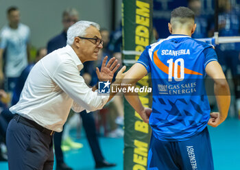 2024-10-05 - Andrea Anastasi Head Coach Gas Sales Piacenza with Scanferla Leonardo (Gas Sales Bluenergy Piacenza) during Serie A1 Men's Volleyball Championship between Mint Vero Volley Monza vs Gas Sales Piacenza at Opiquad Arena, Monza, Italy on October 5, 2024 - VERO VOLLEY MONZA VS GAS SALES BLUENERGY PIACENZA - SUPERLEAGUE SERIE A - VOLLEYBALL